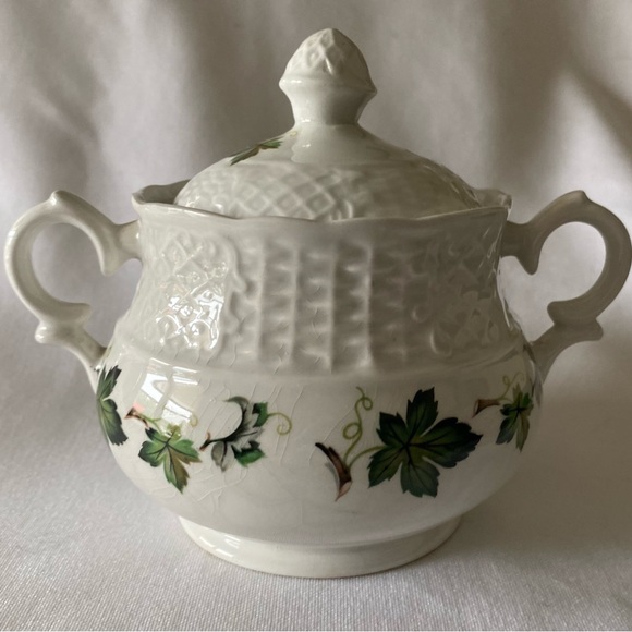 EUC Vintage Marlborough Old English Ironstone Lidded Sugar Bowl Concord RARE - Picture 2 of 16